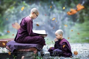 theravada buddhism 4749025 640 300x200 - 「教える」の敬語「お教えします」は間違い？尊敬・謙譲・丁寧語で解説！